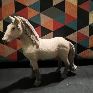 Gray Icelandic Mare Horse 4" Animal Figure Schleich Collectible Toys Toy Pony